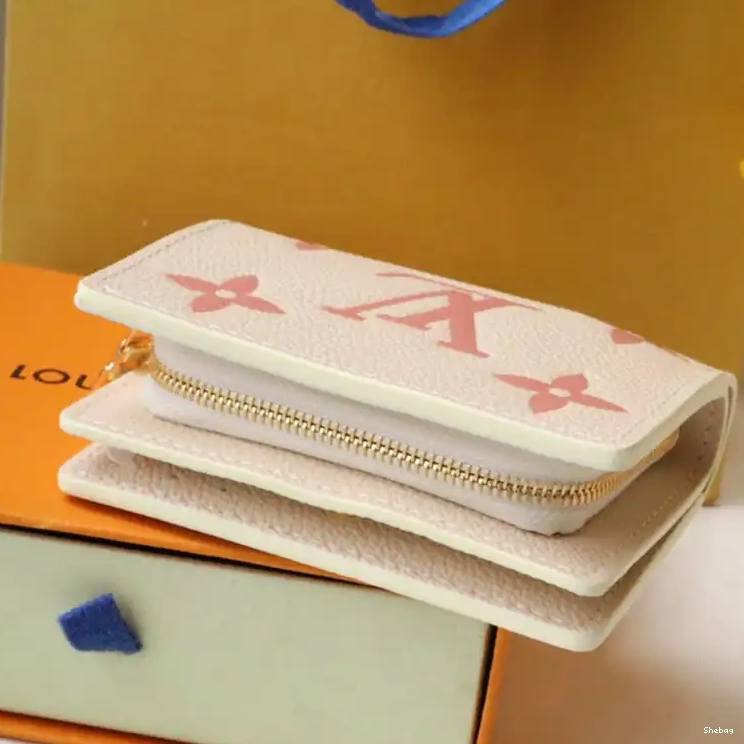 2304DJ0070 Bag LV 0805